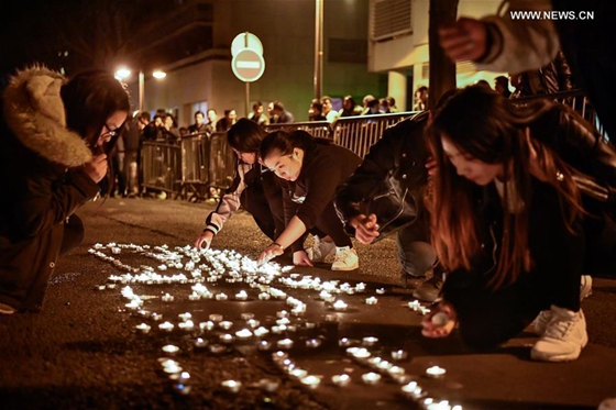 Protestors place candles to mourn for the death of a Chinese national in Paris, France, March 27, 2017. [Photo/Xinhua] 