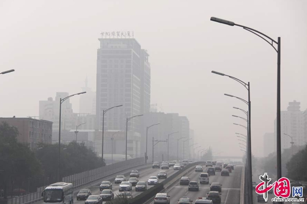 Heavy smog hits Beijing. [Photo/China.org.cn]