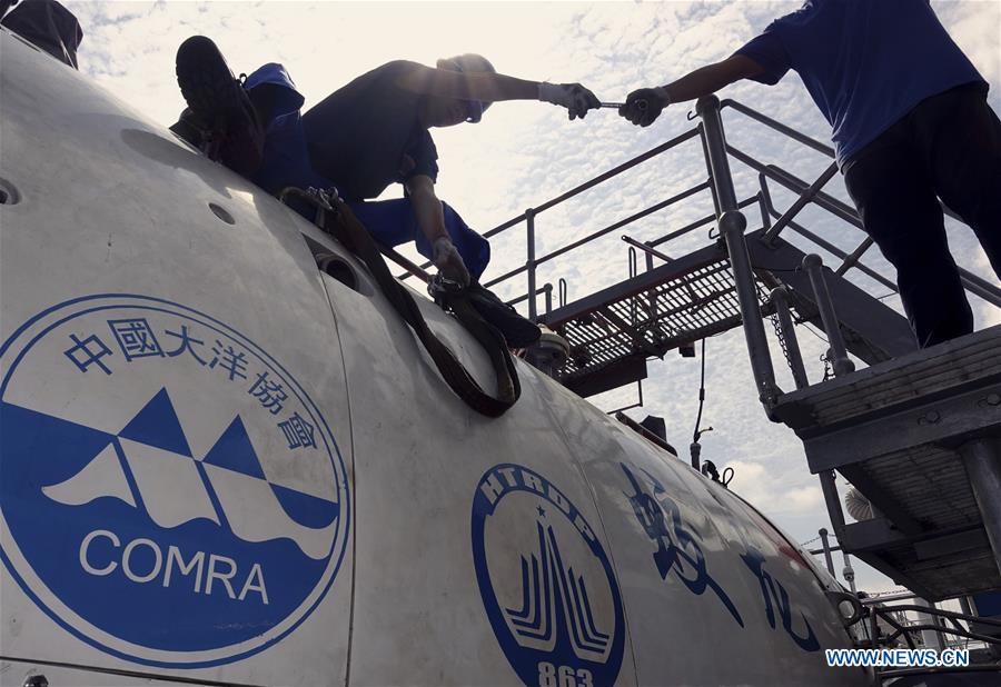 Crew members check China's manned deep-sea submersible Jiaolong in Sanya, south China's Hainan Province, April 8, 2017. The crew of China's 38th ocean scientific expedition returned to Sanya, Hainan Province, south China, Wednesday. The 59-day trip marks the conclusion of the first stage of a 124-day mission. [Photo/Xinhua]