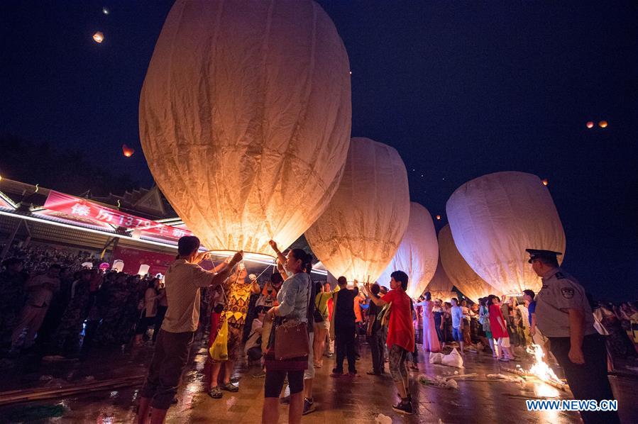 CHINA-YUNNAN-JINGHONG-KONGMING LANTERNS (CN) 