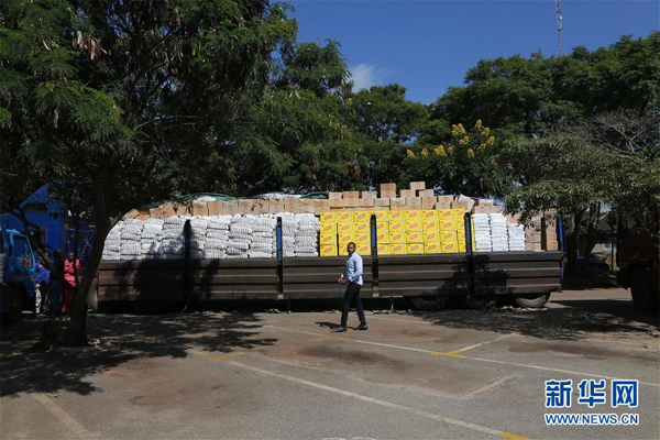 The Chinese Embassy in Zimbabwe on April 20, 2017 handed over 60,000 U.S. dollars worth of basic food to assist hundreds of local families affected by floods that hit the southern parts of the country in February. In the picture, a truck loaded with food is ready to leave for the flood-affected area at the handover ceremony held in Harare, Zimbabwe&apos;s capital. [Photo by Zhang Yuliang/Xinhua] 