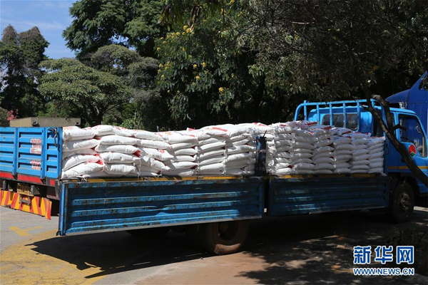 The Chinese Embassy in Zimbabwe on April 20, 2017 handed over 60,000 U.S. dollars worth of basic food to assist hundreds of local families affected by floods that hit the southern parts of the country in February. In the picture, a truck loaded with food is ready to leave for the flood-affected area at the handover ceremony held in Harare, Zimbabwe&apos;s capital. [Photo by Zhang Yuliang/Xinhua]