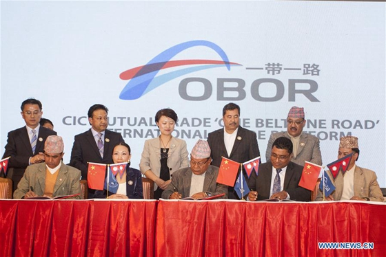 Delegates from Nepal and China sign a Memorandum of Understanding (MoU) during the One Belt One Road Initiative International Trade Platform in Kathmandu, Nepal, Nov. 19, 2016. [Photo/Xinhua]