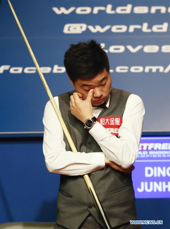 Ding Junhui of China reacts during the third session of the semifinal against Mark Selby of England during the World Snooker Championship 2017 at the Crucible Theatre in Sheffield, Britain on April 28, 2017. (Xinhua/Han Yan)