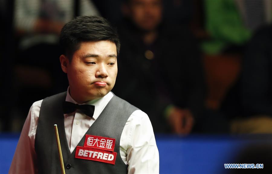 Ding Junhui of China reacts during the third session of the semifinal against Mark Selby of England during the World Snooker Championship 2017 at the Crucible Theatre in Sheffield, Britain on April 28, 2017. (Xinhua/Han Yan)