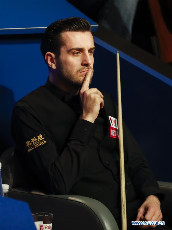 Mark Selby of England competes during the third session of the semifinal against Ding Junhui of China during the World Snooker Championship 2017 at the Crucible Theatre in Sheffield, Britain on April 28, 2017. (Xinhua/Han Yan)