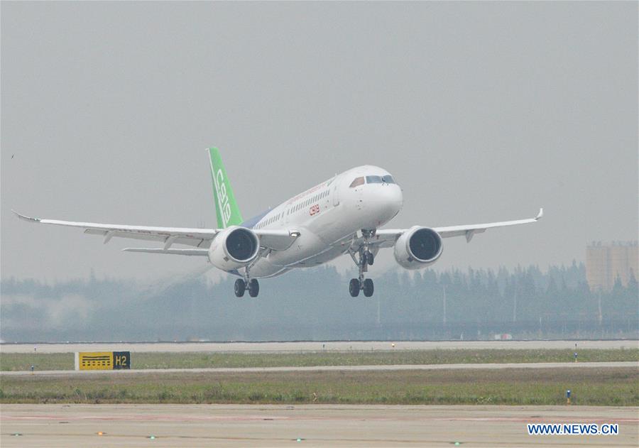 China&apos;s homegrown large passenger plane C919 takes off on its maiden flight in Shanghai, east China, May 5, 2017. (Xinhua/Ding Ting) 