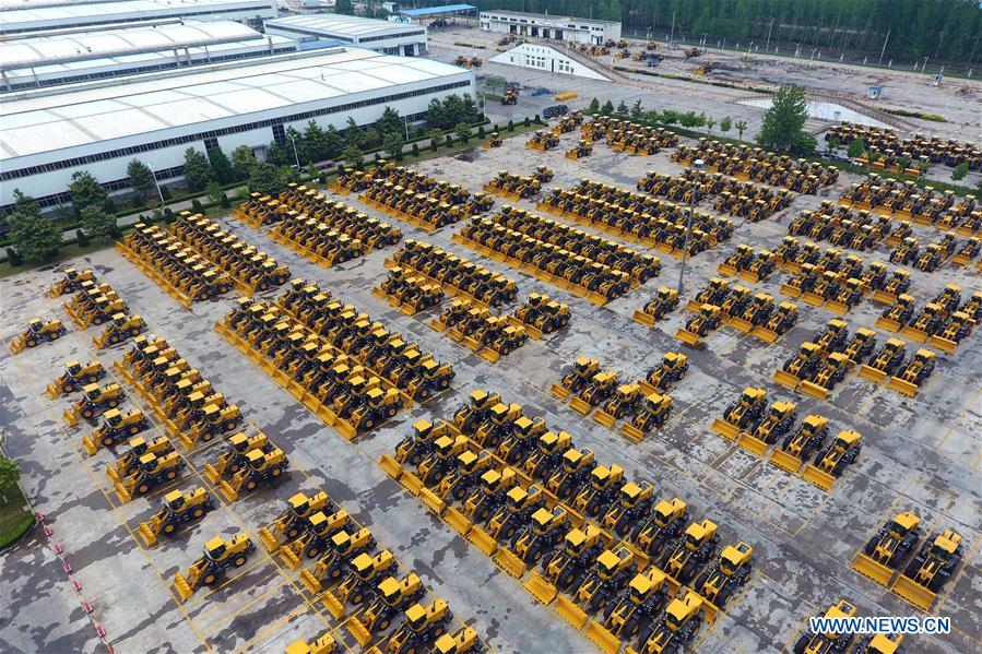 Photo taken on May 4, 2017 shows storage area of loaders in Shandong Lingong Construction Machinery Co., Ltd. in Linyi, east China&apos;s Shandong Province. The enterprise have exported its construction machinery products to Malaysia, India, Russia, Saudi Arabia and some other countries and regions. (Xinhua/Guo Xuelei)