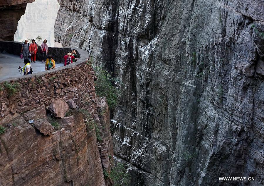 CHINA-HENAN-GUOLIANG VILLAGE-CLIFF ROAD (CN)