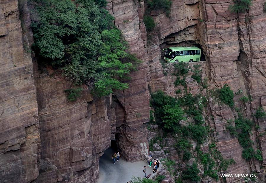 CHINA-HENAN-GUOLIANG VILLAGE-CLIFF ROAD (CN)