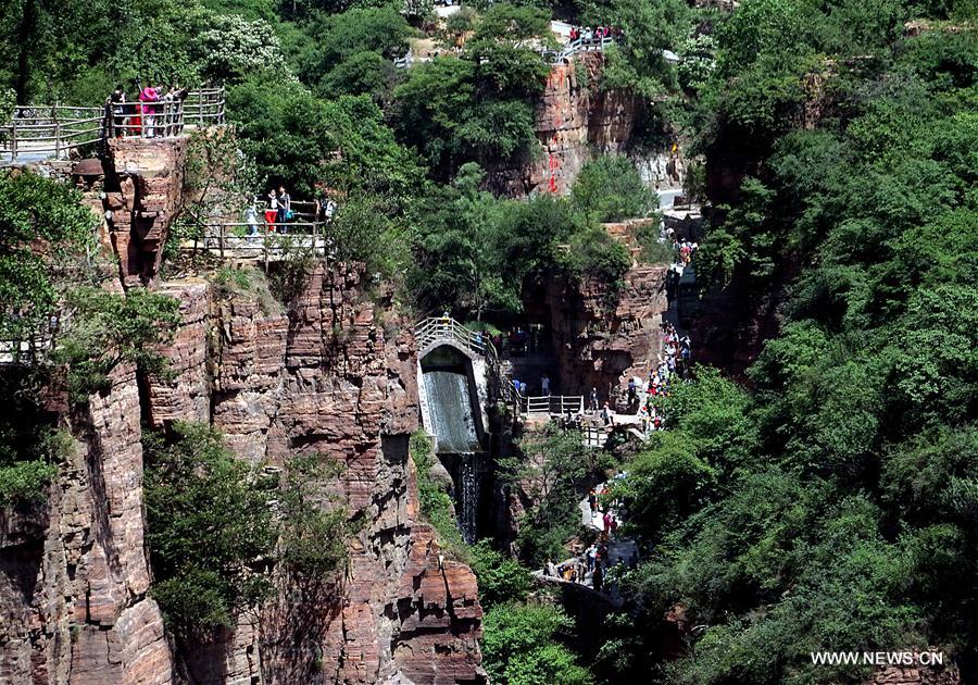 CHINA-HENAN-GUOLIANG VILLAGE-CLIFF ROAD (CN)