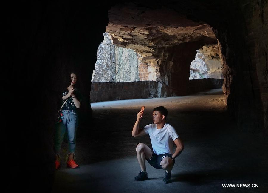 CHINA-HENAN-GUOLIANG VILLAGE-CLIFF ROAD (CN)