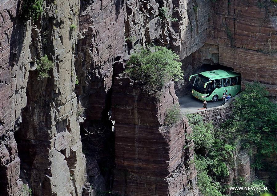 CHINA-HENAN-GUOLIANG VILLAGE-CLIFF ROAD (CN)