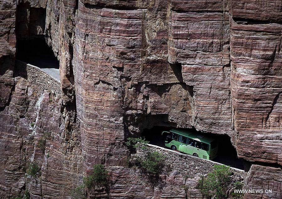 CHINA-HENAN-GUOLIANG VILLAGE-CLIFF ROAD (CN)