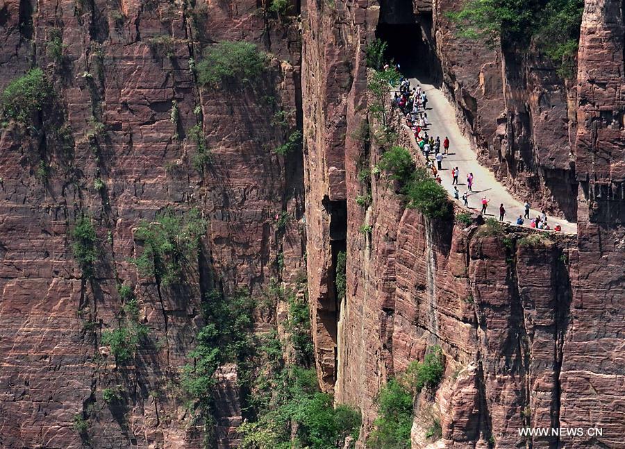 CHINA-HENAN-GUOLIANG VILLAGE-CLIFF ROAD (CN)