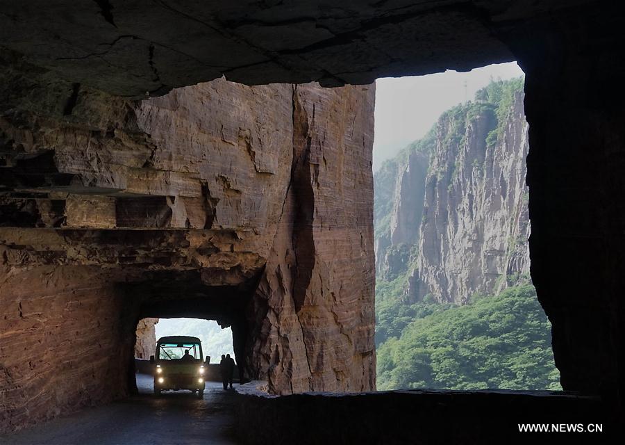 CHINA-HENAN-GUOLIANG VILLAGE-CLIFF ROAD (CN)