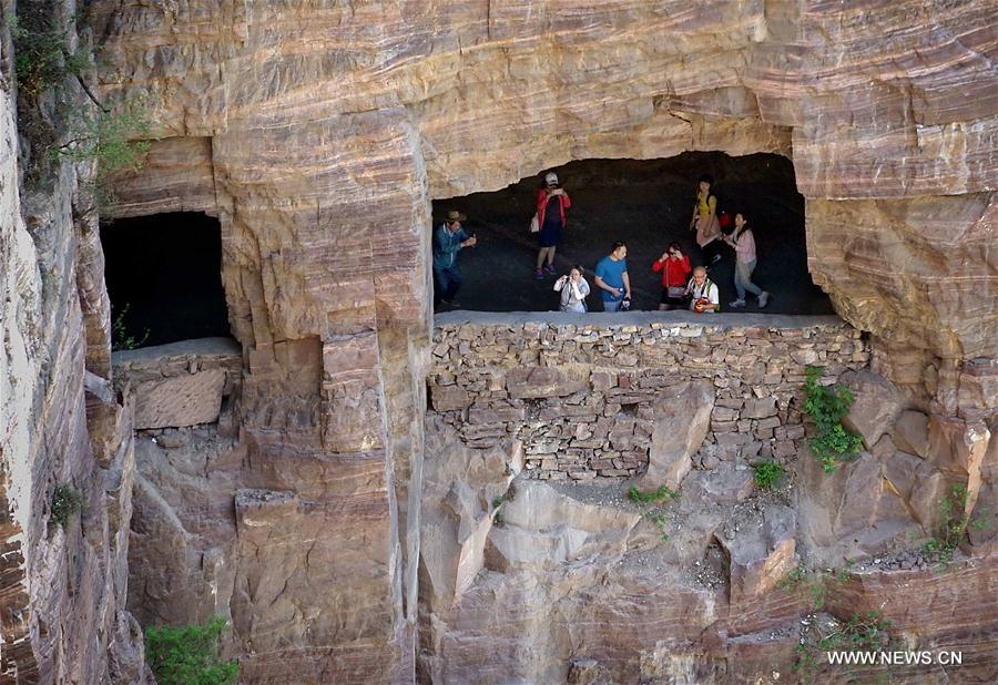 CHINA-HENAN-GUOLIANG VILLAGE-CLIFF ROAD (CN)