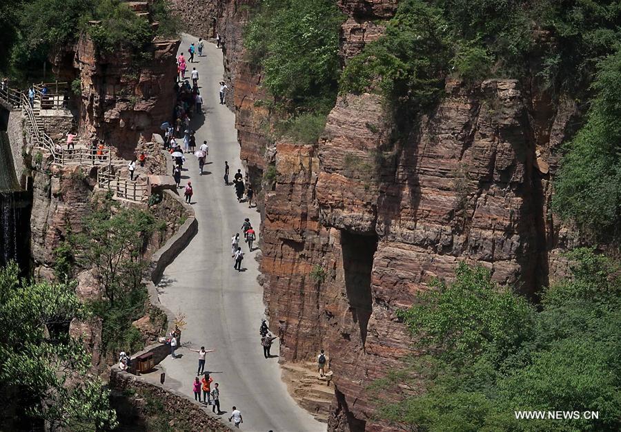 CHINA-HENAN-GUOLIANG VILLAGE-CLIFF ROAD (CN)