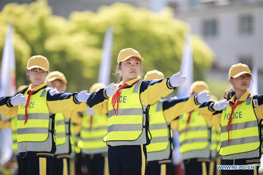 #CHINA-HOHHOT-STUDENT-TRAFFIC POLICE-GESTURE EXERCISE (CN)