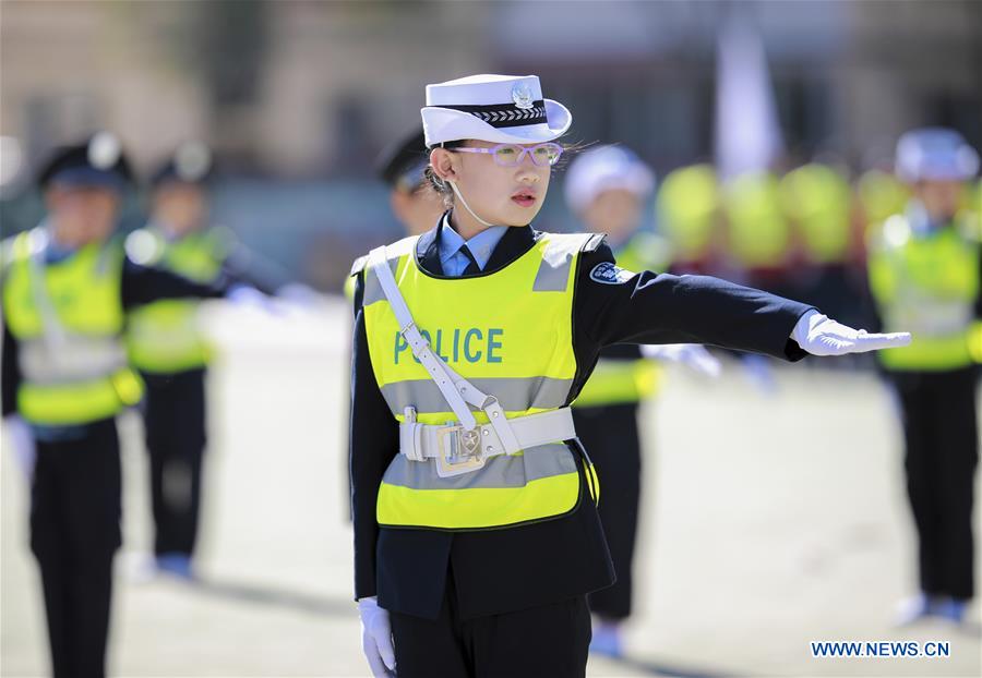 #CHINA-HOHHOT-STUDENT-TRAFFIC POLICE-GESTURE EXERCISE (CN)