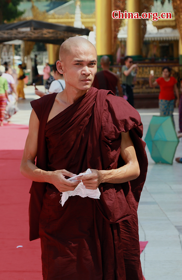 A monk at the Shwedagon Pagoda in Yangon, Myanmar on May 4. [Photo by Zhang Lulu / China.org.cn] 