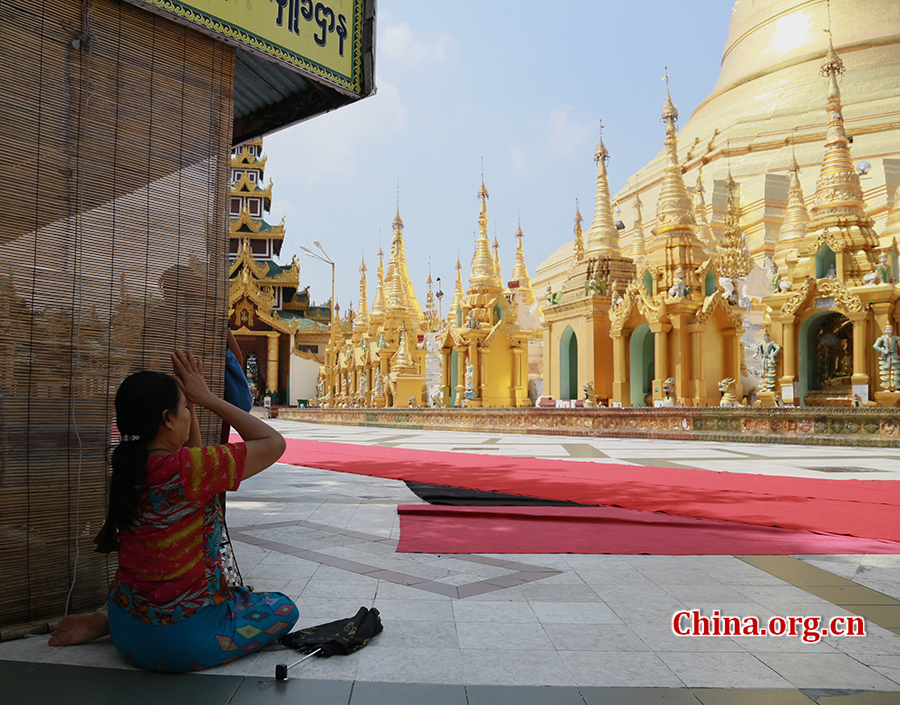 A citizen prays at the Shwedagon Pagoda in Yangon, Myanmar on May 4. [Photo by Zhang Lulu / China.org.cn]