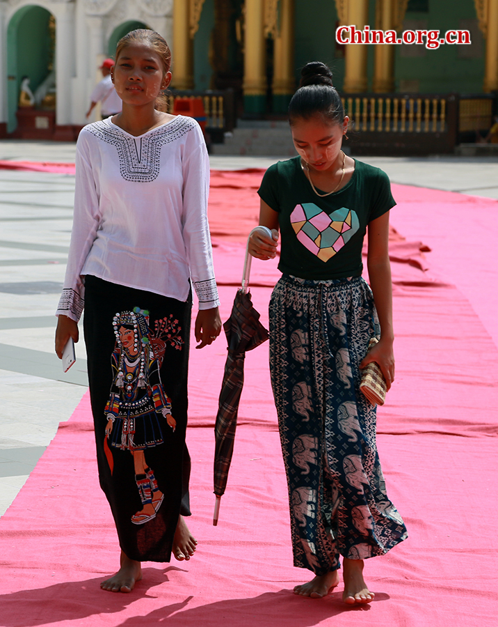 Two young Myanmar girls at the Shwedagon Pagoda in Yangon, Myanmar on May 4. [Photo by Zhang Lulu / China.org.cn] 
