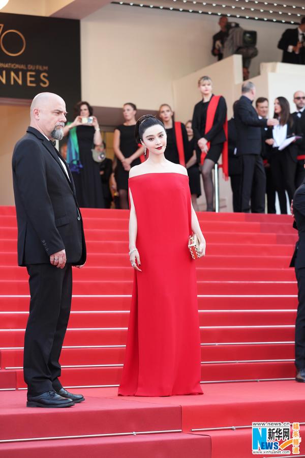 Jury member Chinese actress Fan Bingbing poses at the screening of the film &apos;The Beguiled&apos; in competition at the 70th Cannes Film Festival in Cannes, France, May 25, 2017. [Photo/Xinhua] 