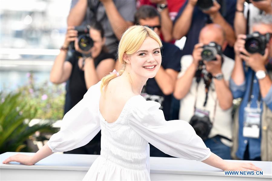 Actress Elle Fanning of the film &apos;The Beguiled&apos; poses for a photocall in Cannes, France on May 24, 2017. The film &apos;The Beguiled&apos; directed by American director Sofia Coppola will compete for the Palme d&apos;Or on the 70th Cannes Film Festival. (Xinhua/Chen Yichen)