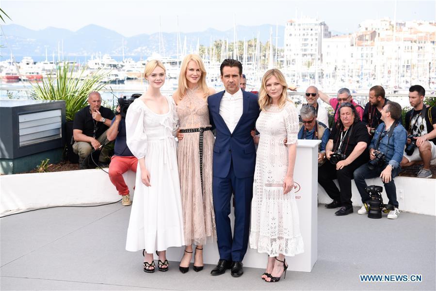 Cast members Elle Fanning, Nicole Kidman, Colin Farrell and Kirsten Dunst (from L to R) of the film &apos;The Beguiled&apos; pose for a photocall in Cannes, France on May 24, 2017. The film &apos;The Beguiled&apos; directed by American director Sofia Coppola will compete for the Palme d&apos;Or on the 70th Cannes Film Festival. (Xinhua/Chen Yichen)