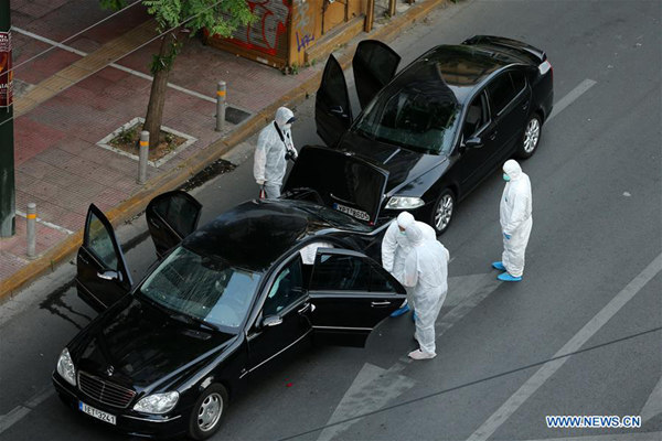 Counter-terrorism experts check the site of the attack against former Greek Prime Minister Loukas Papademos in Athens,Greece on May 25, 2017. Former Greek Prime Minister Loukas Papademos was slightly injured on Thursday after the explosion of a booby trapped envelope inside his car in central Athens, according to the latest report on Greek national news agency AMNA. (Xinhua/Marios Lolos)