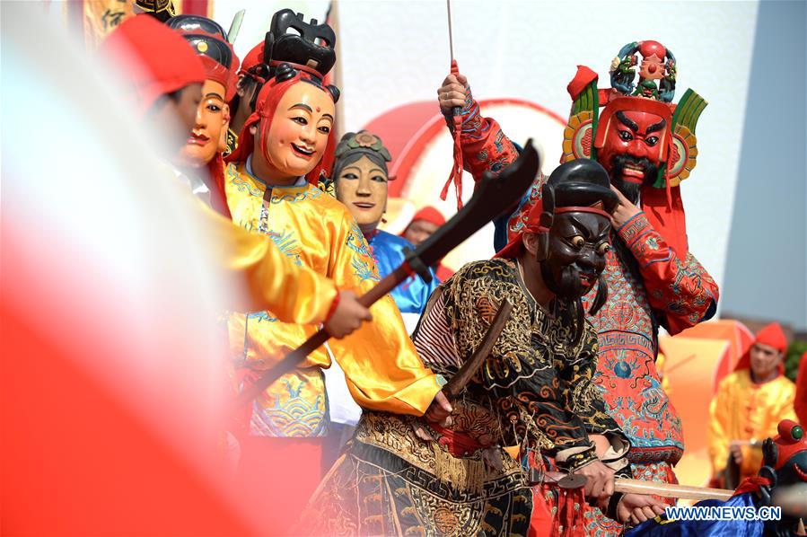 Performers dance at a folk cultural festivity in Pingxiang, east China&apos;s Jiangxi Province, May 26, 2017. The event, highlighting folk arts such as traditional dance, drums and various performances, was to celebrate the upcoming Chinese traditional Duanwu Festival, or Dragon Boat Festival, which falls on May 30 this year. (Xinhua/Peng Zhaozhi) 