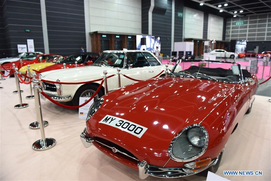 Vintage cars are seen at the Hong Kong International Auto Show 2017 in Hong Kong Convention and Exhibition Center in Hong Kong, south China, May 26, 2017. The 3-day auto show started on Friday. (Xinhua/Qin Qing)