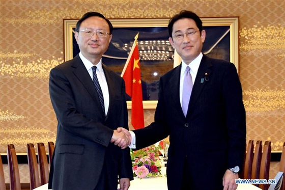Chinese State Councilor Yang Jiechi (L) meets with Japanese Foreign Minister Fumio Kishida in Tokyo, Japan, May 30, 2017. [Photo/Xinhua]