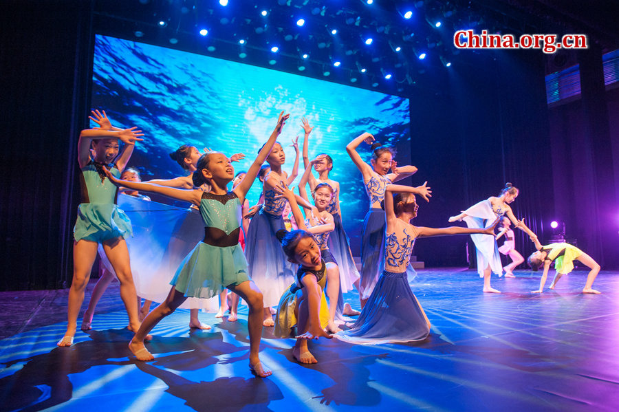 Primary school children perform dance 'I make friends with the sea' during a grand celebration held at the newly established China Soong Ching Ling Science and Culture Center for Young People in Beijing on May 31, one day ahead of International Children's Day. [Photo by Chen Boyuan / China.org.cn]