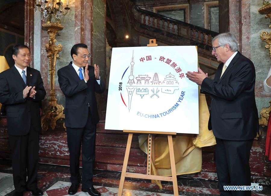 Chinese Premier Li Keqiang and European Commission President Jean-Claude Juncker unveil the logo of the China-EU year of tourism after the 19th China-EU leaders' meeting in Brussels, Belgium, June 2, 2017. [Photo/Xinhua]