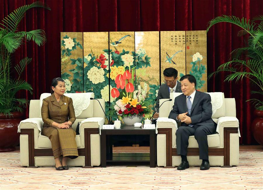 Liu Yunshan (R), a member of the Standing Committee of the Political Bureau of the Communist Party of China (CPC) Central Committee, meets with Cambodian Deputy Prime Minister Men Sam An, also member of the Standing Committee of Cambodian People's Party, in Fuzhou, capital of southeast China's Fujian Province, June 11, 2017. [Photo/Xinhua] 