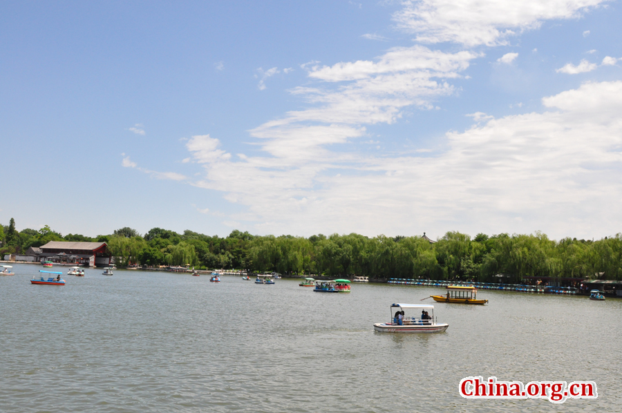 Located to the west of the Forbidden City and Jingshan Park, Beihai (literally the Northern Sea) Park is one of the oldest, largest and best-preserved ancient imperial gardens in China. It was the former palace of emperors for successive dynasties. The park covers an area of 68 hectares, half of which is covered by a lake.