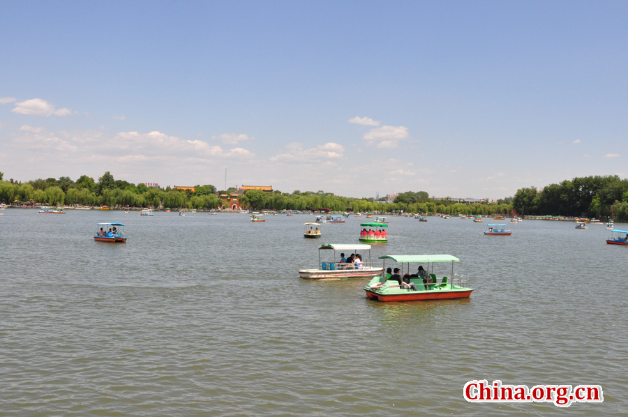 Located to the west of the Forbidden City and Jingshan Park, Beihai (literally the Northern Sea) Park is one of the oldest, largest and best-preserved ancient imperial gardens in China. It was the former palace of emperors for successive dynasties. The park covers an area of 68 hectares, half of which is covered by a lake.