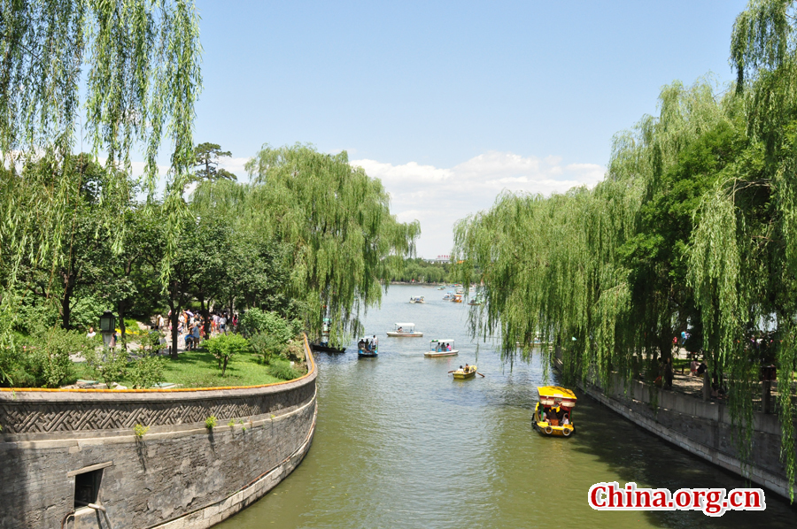 Located to the west of the Forbidden City and Jingshan Park, Beihai (literally the Northern Sea) Park is one of the oldest, largest and best-preserved ancient imperial gardens in China. It was the former palace of emperors for successive dynasties. The park covers an area of 68 hectares, half of which is covered by a lake.