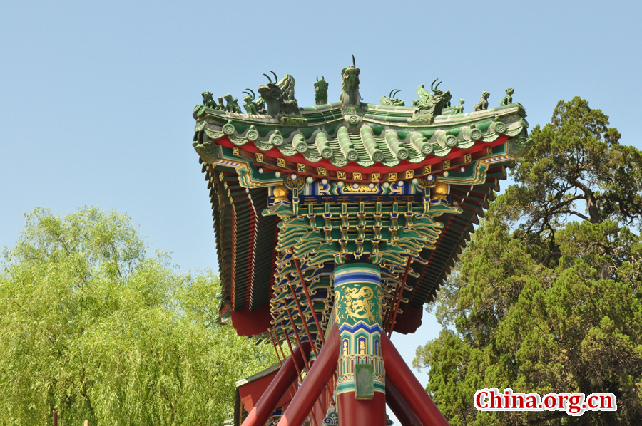 Located to the west of the Forbidden City and Jingshan Park, Beihai (literally the Northern Sea) Park is one of the oldest, largest and best-preserved ancient imperial gardens in China. It was the former palace of emperors for successive dynasties. The park covers an area of 68 hectares, half of which is covered by a lake.