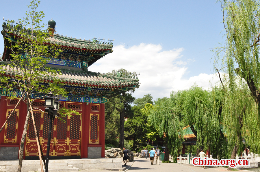 Located to the west of the Forbidden City and Jingshan Park, Beihai (literally the Northern Sea) Park is one of the oldest, largest and best-preserved ancient imperial gardens in China. It was the former palace of emperors for successive dynasties. The park covers an area of 68 hectares, half of which is covered by a lake.