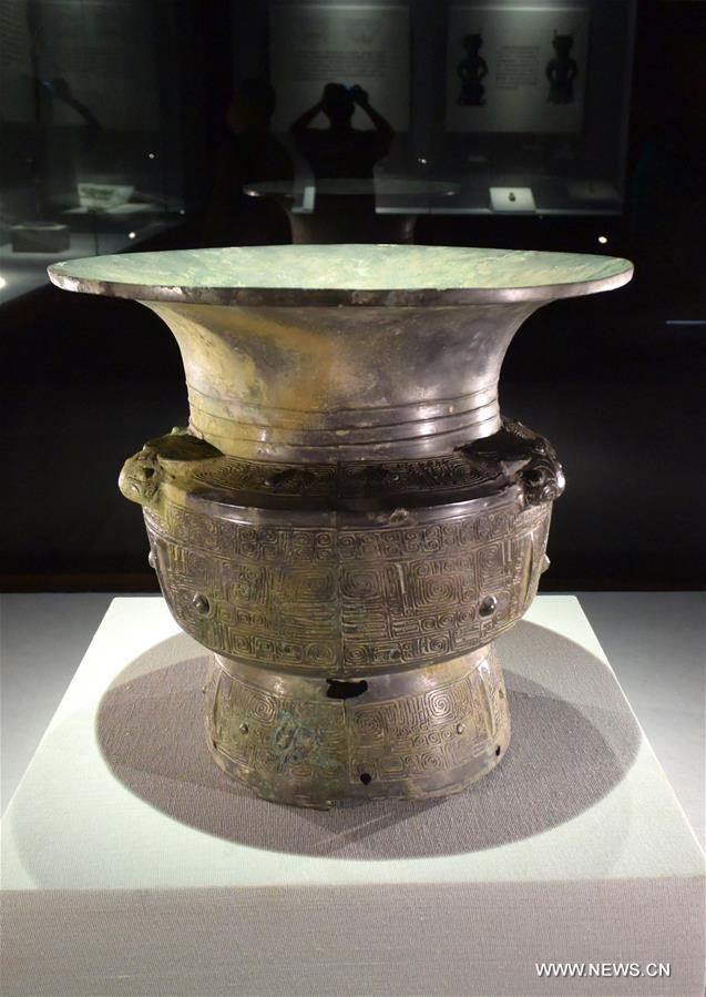 A relic discovered from Sanxingdui Ruins is displayed at Shan Dong Museum in Jinan, capital of east China&apos;s Shandong Province, June 30, 2017. About 140 pieces of relics discovered from Sanxingdui Ruins and Jinsha Ruins in southwestern Sichuan Province, typical cultural symbols of the ancient Shu Kingdom, are displayed here till Sept. 15. (Xinhua/Xu Suhui)