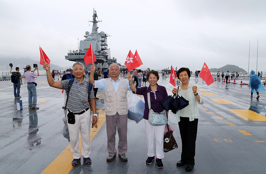 Hong Kong residents get up close to CNS Liaoning aircraft