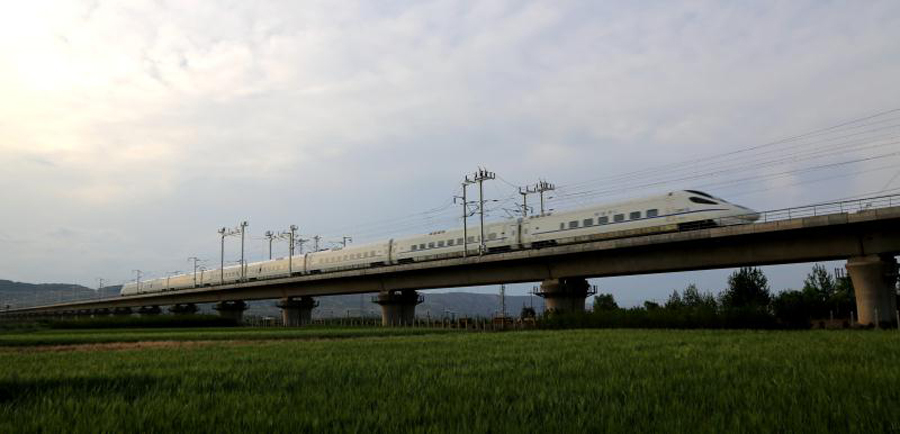 The new bullet train links Baoji with Lanzhou. [Photo/chinadaily.com.cn]