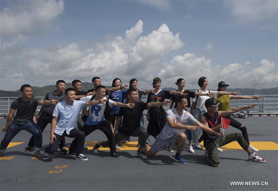 CHINA-HONG KONG-AIRCRAFT CARRIER LIAONING-PHOTO (CN)