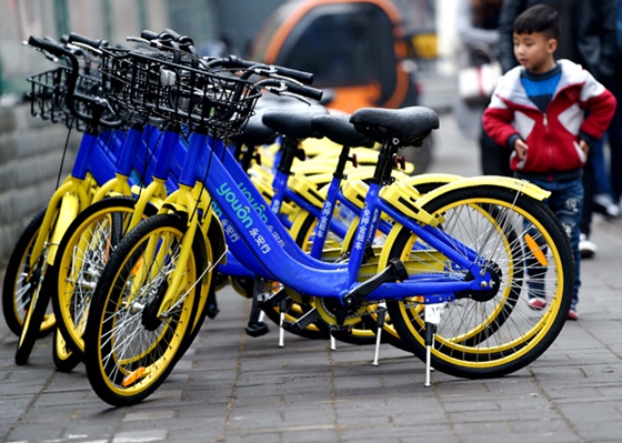 Parked Youon shared bikes on a street in Luoyang, Henan province. [Photo/Xinhua]