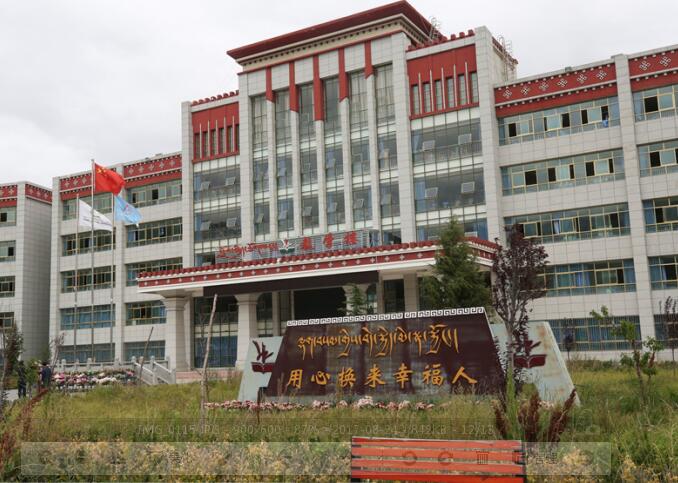 A photo of the teaching building of the Second Middle Vocational School of Lhasa. [Photo / China.org.cn]