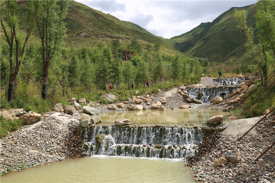 Waterfalls in the South Mountain Park of Lhasa, capital of China's Tibet Autonomous Region.
