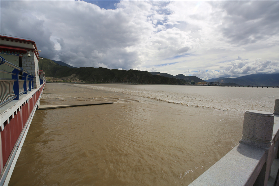 The photo shows the downstream of the third dam built over the urban section of the Lhasa River in the capital of China's Tibet Autonomous Region.